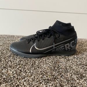 NIKE INDOOR SOCCER SHOES